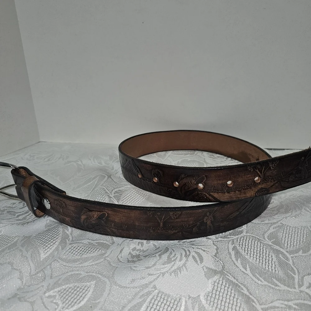 Vintage Handmade Leather with embossed Wildlife Scene Design Western Style Sz 32